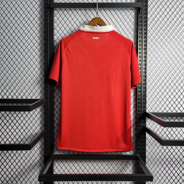 Manchester United 10/11 Home Shirt - TheFutbolistaCloset