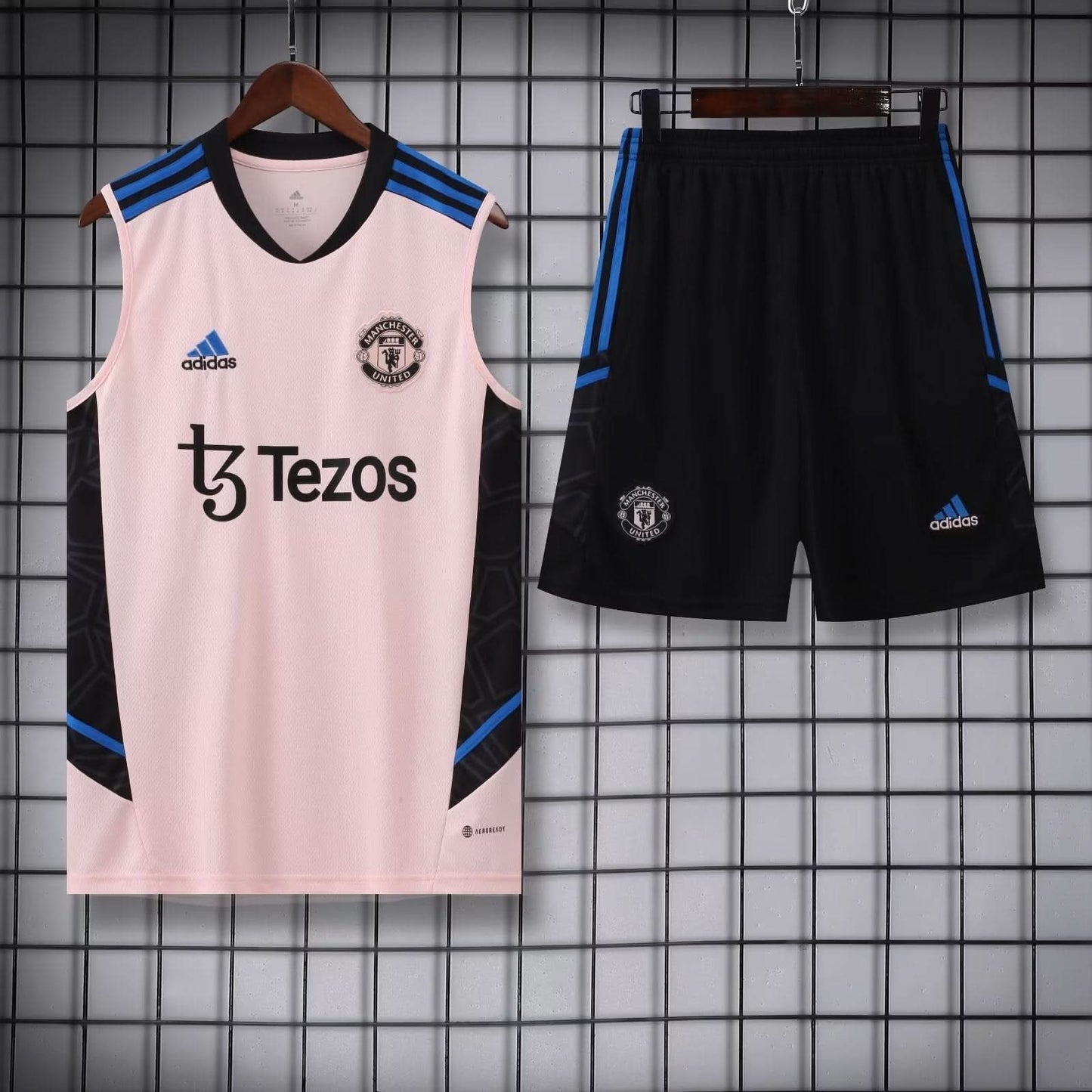 Manchester United 22/23 Pink Training Shirt - TheFutbolistaCloset