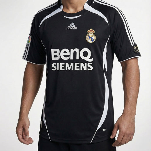 חולצת משחק ריאל מדריד חוץ 06/07 - TheFutbolistaCloset