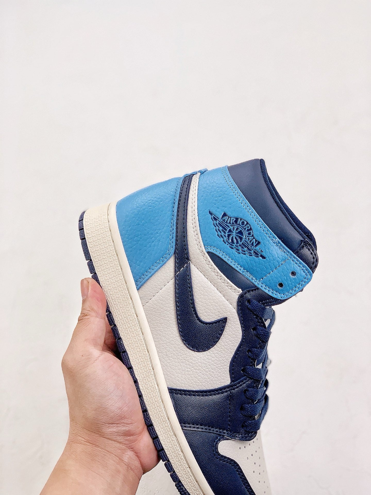 Jordan 1 Retro High Obsidian