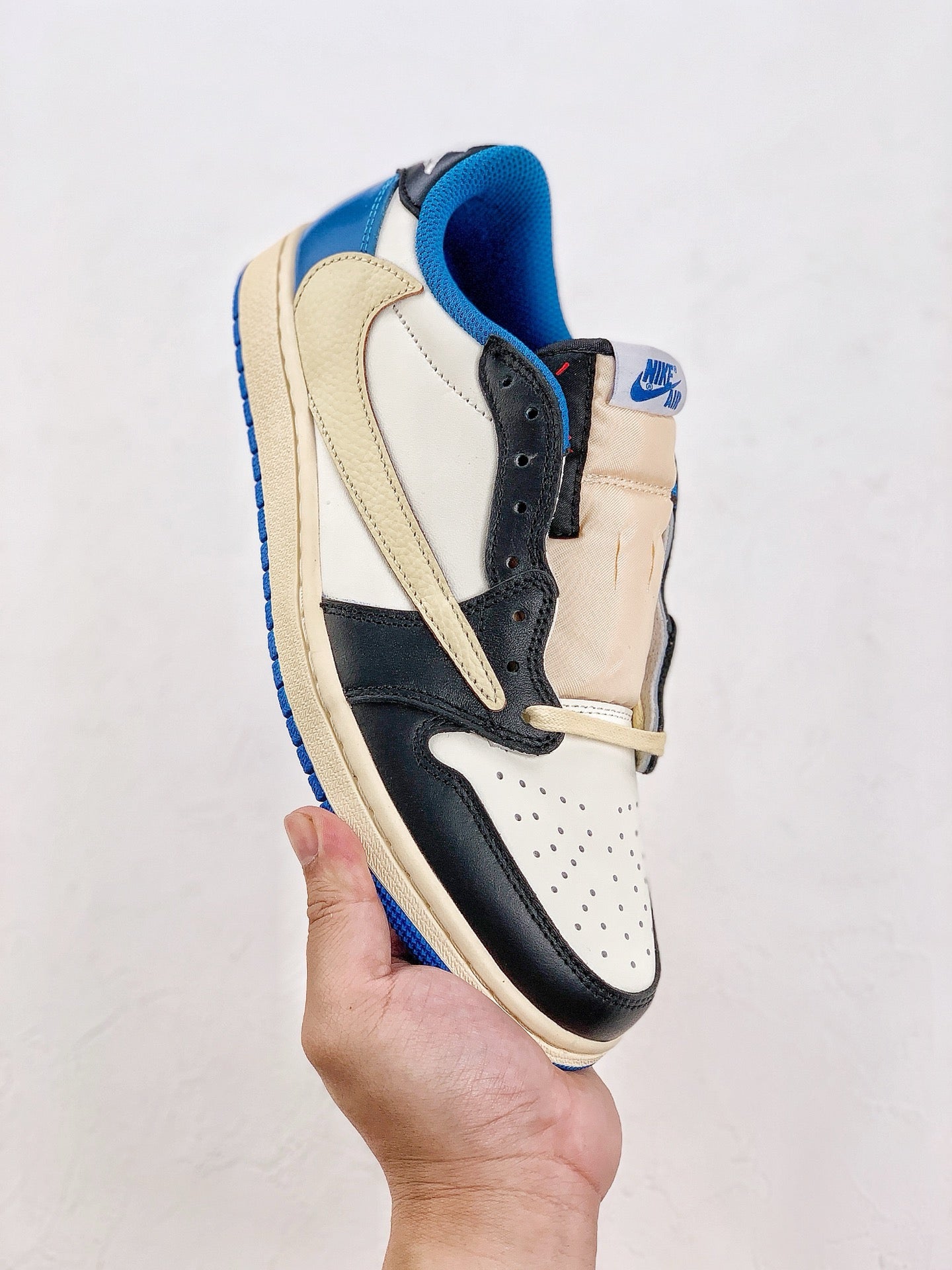 Travis Scott x Air Jordan 1 Low Fragment