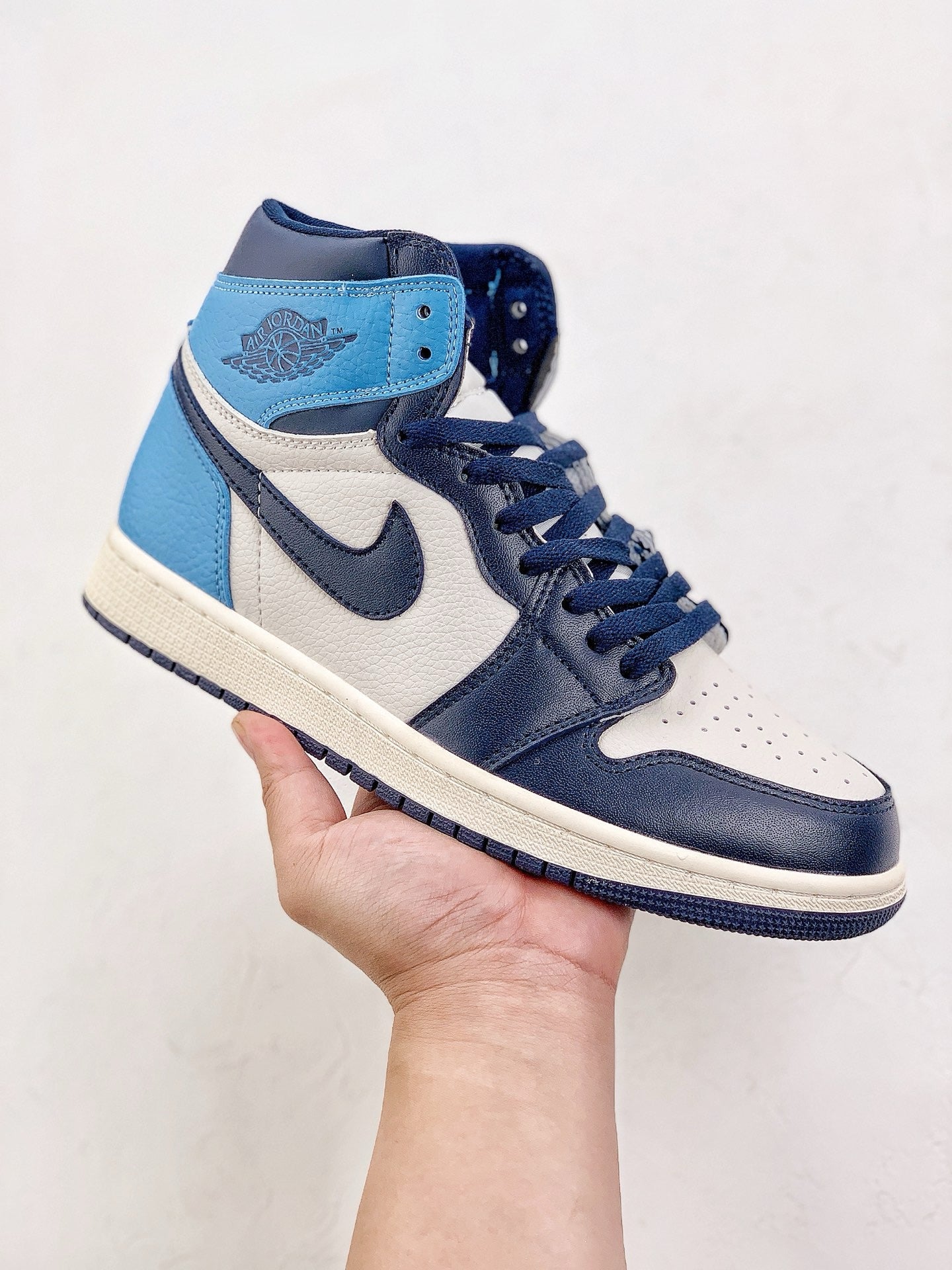 Jordan 1 Retro High Obsidian