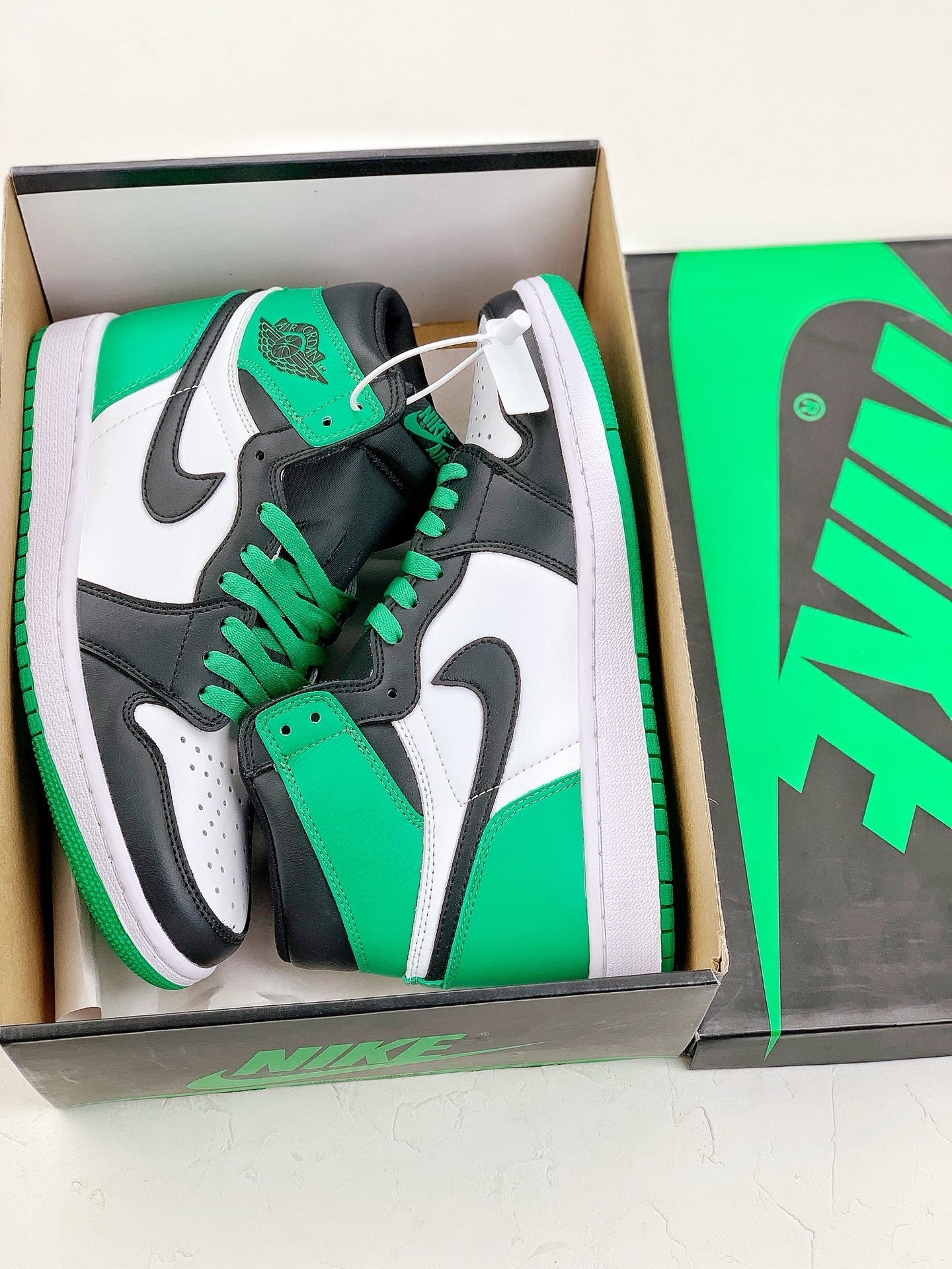 Jordan 1 Retro High OG Lucky Green