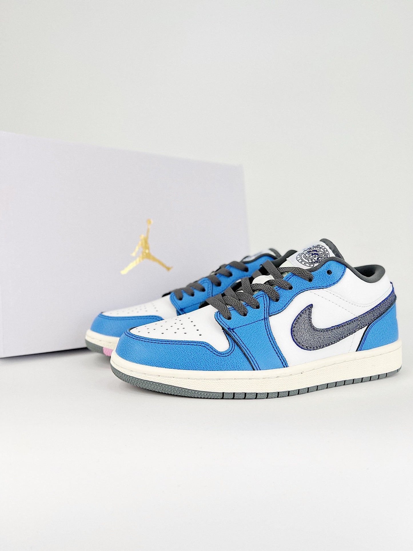 Air Jordan 1 Low SE Flight Vintage