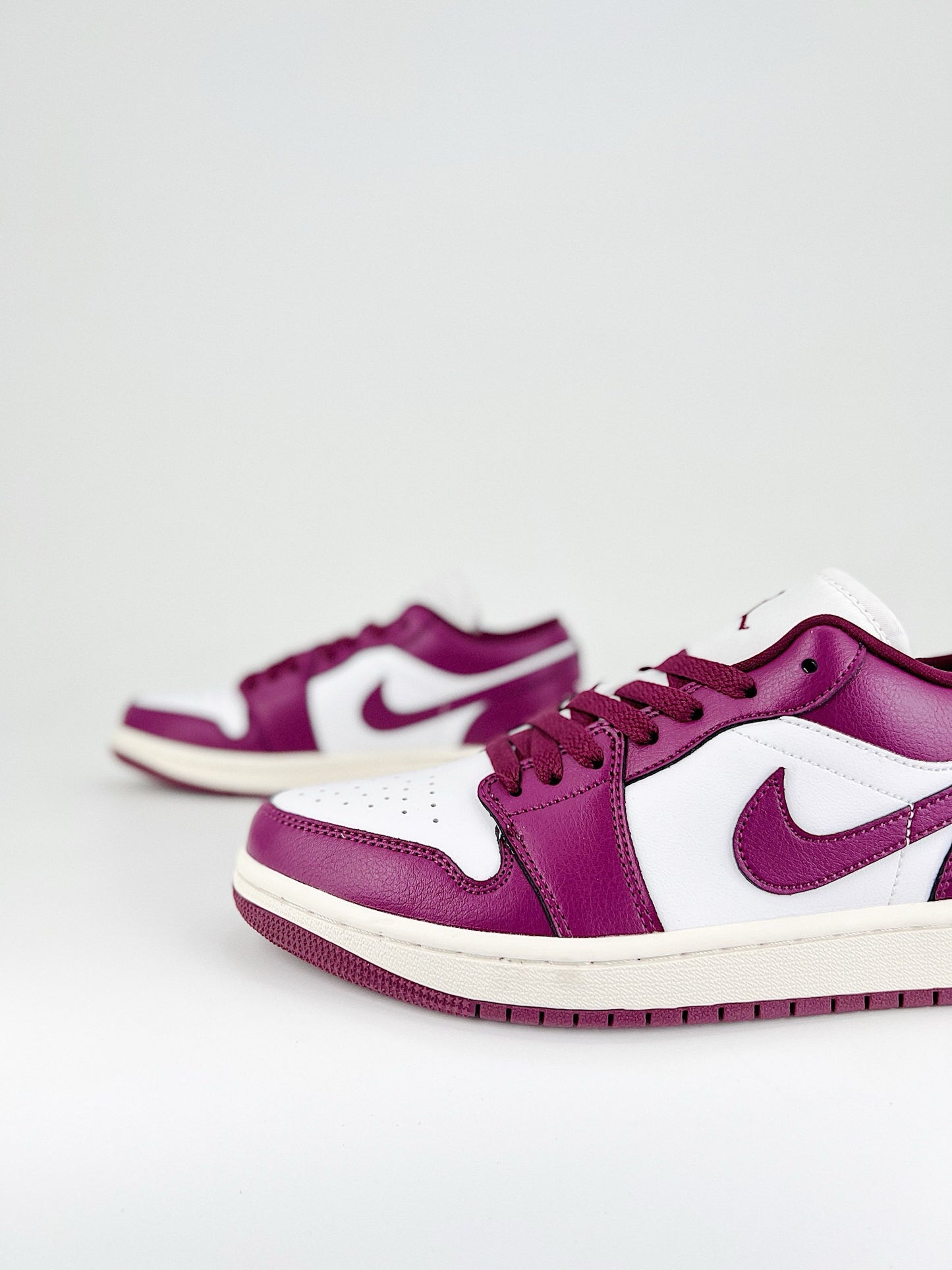 Air Jordan 1 Low Fireberry