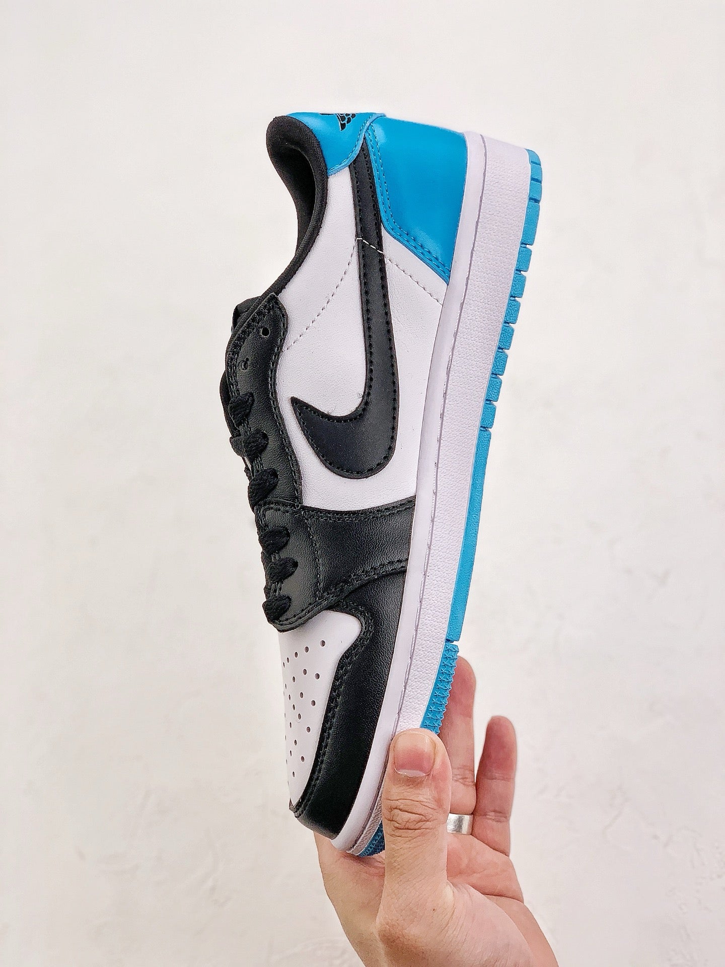 Jordan 1 Retro Low OG Powder Blue