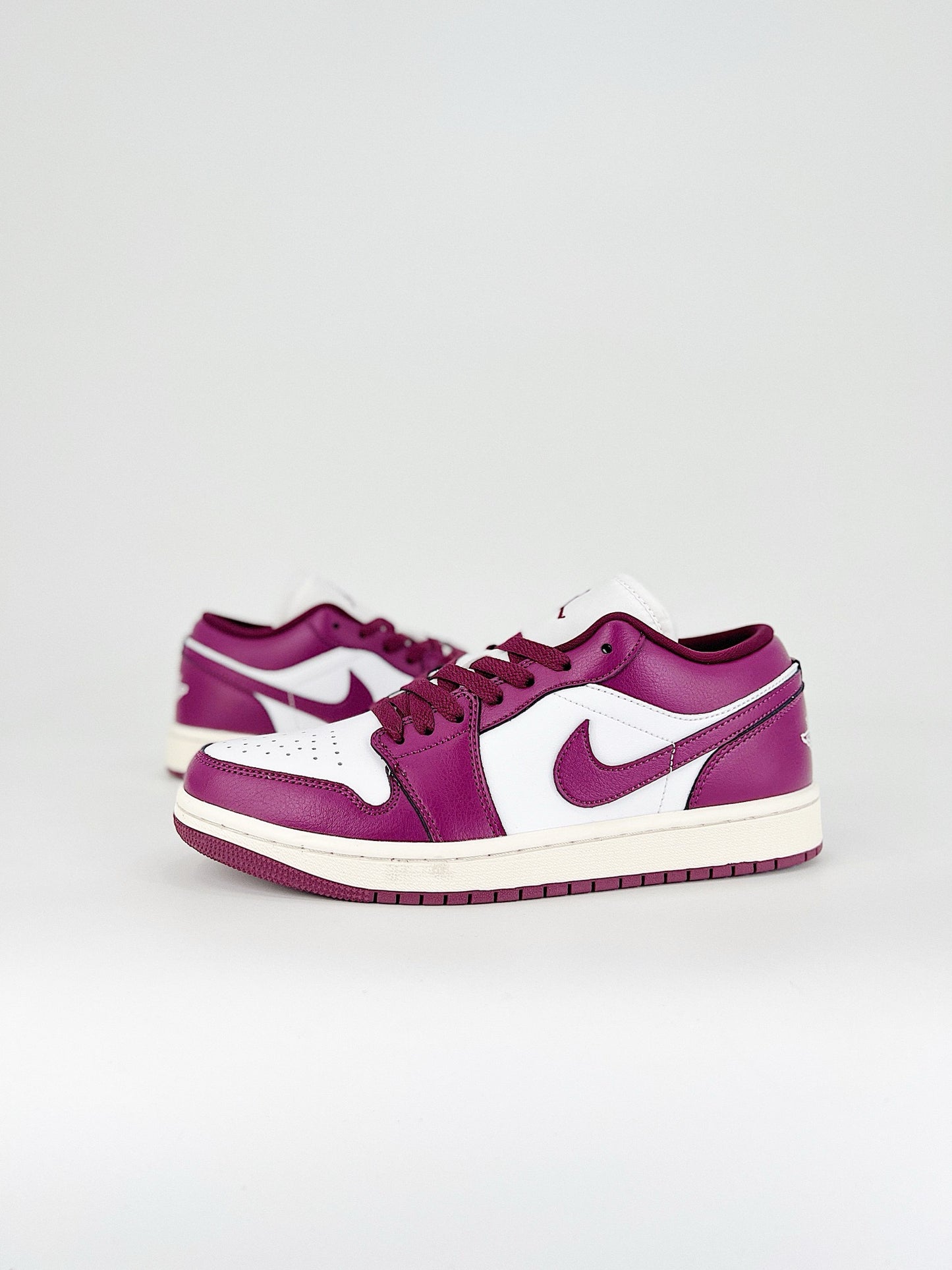 Air Jordan 1 Low Fireberry