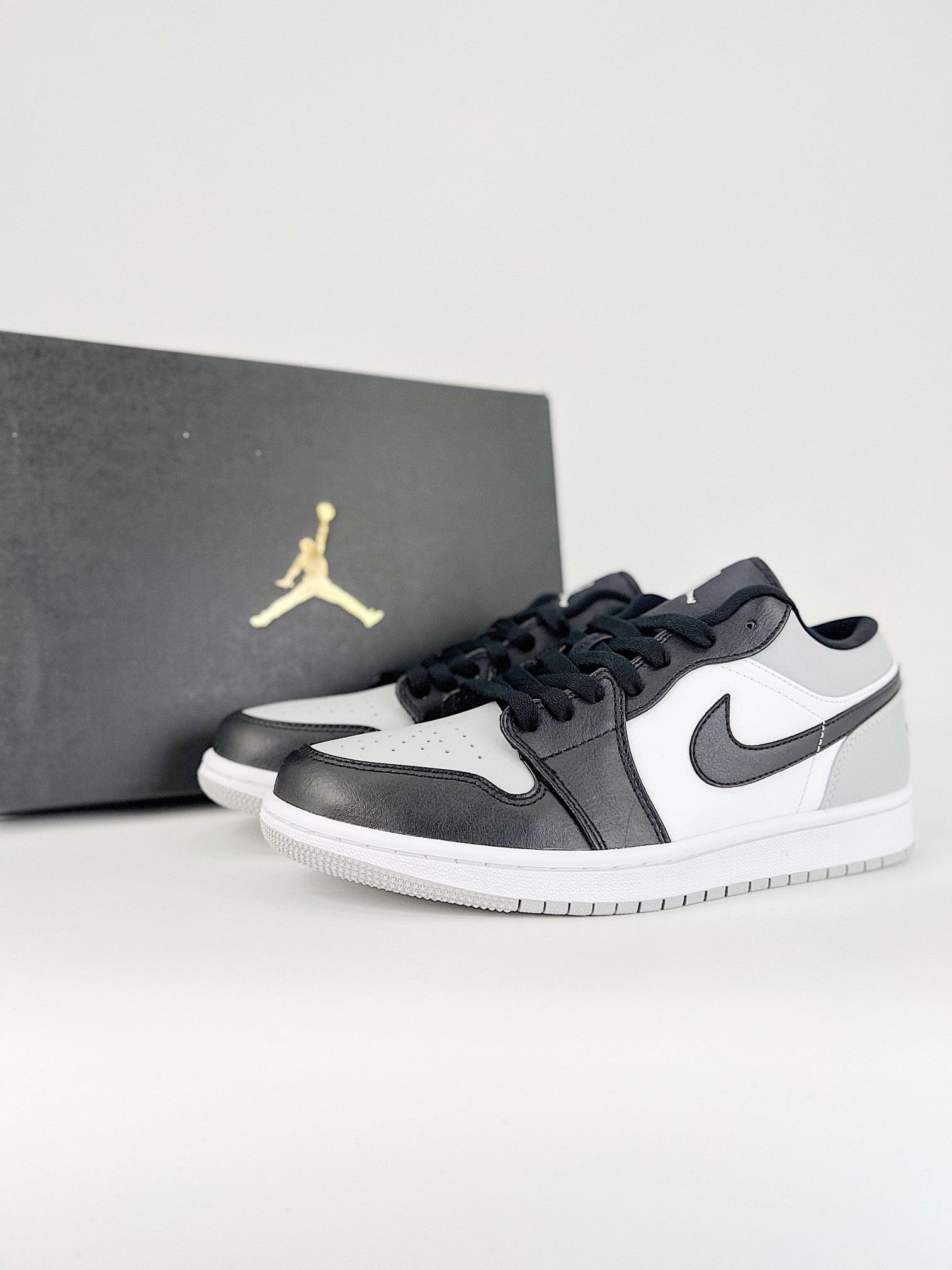 Jordan deals 1 low grey shadow toe