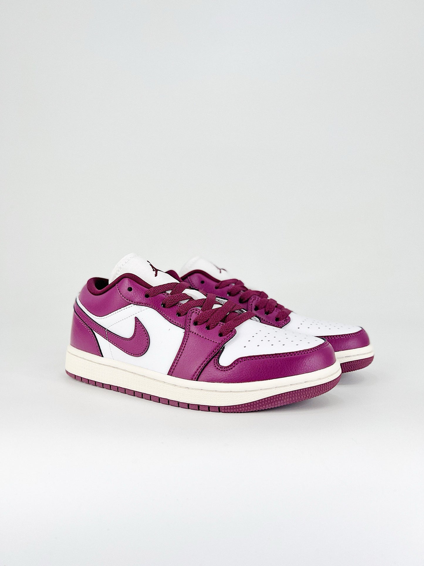 Air Jordan 1 Low Fireberry