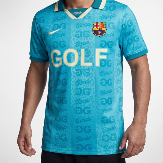 חולצת ברצלונה 26/27 תכלת מקולקציית GOLF WANG, עם הדפס פסים ונמר ו-GOLF בחזית