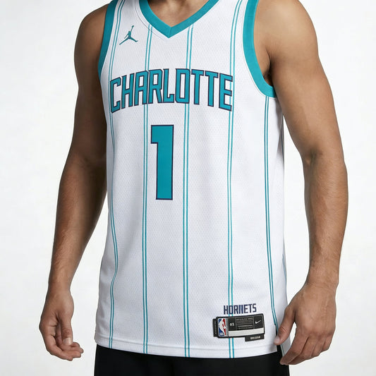 גופיית משחק שרלוט הורנטס לבנה - TheFutbolistaCloset