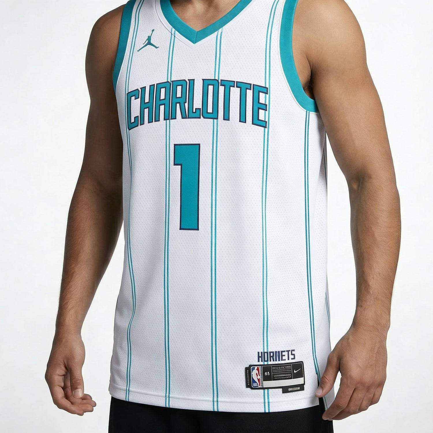 גופיית משחק שרלוט הורנטס לבנה - TheFutbolistaCloset