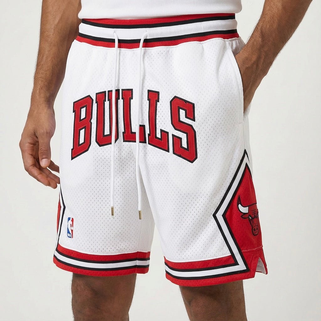 מכנסיי ג׳אסט דון שיקגו בולס בצבע אדום לבן - TheFutbolistaCloset