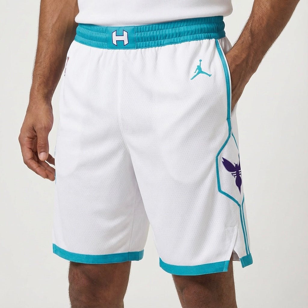 מכנסיי משחק רשמיים שרלוט הורנטס בצבע לבן - TheFutbolistaCloset