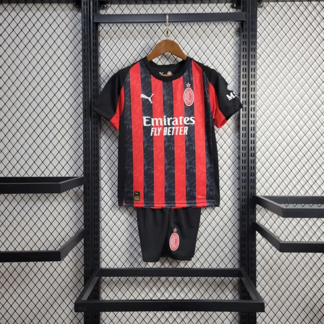סט ילדים מילאן בית 25/26 - TheFutbolistaCloset