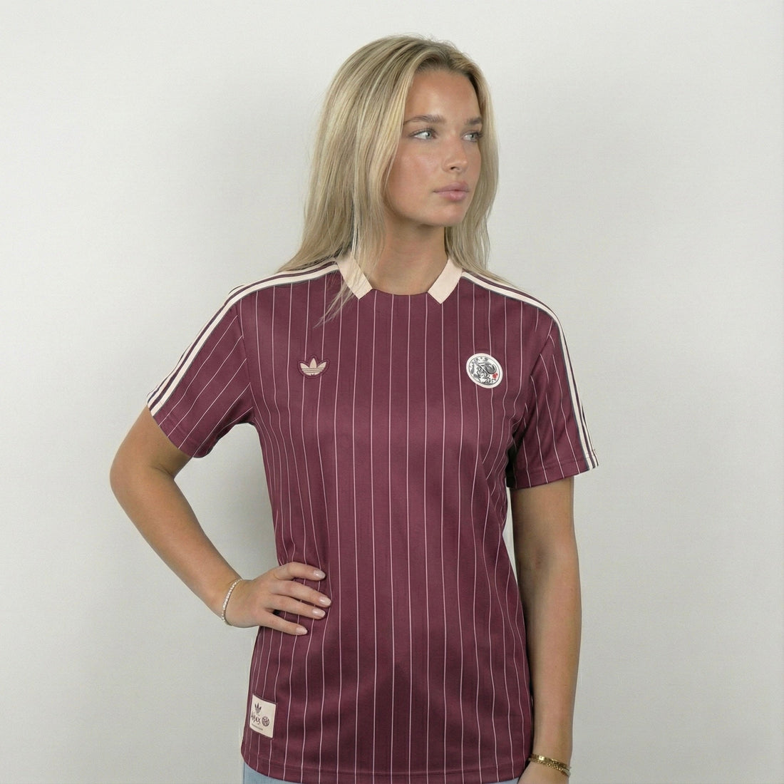 חולצת טי שרט אייאקס אמסטרדם | Originals Terrace - TheFutbolistaCloset