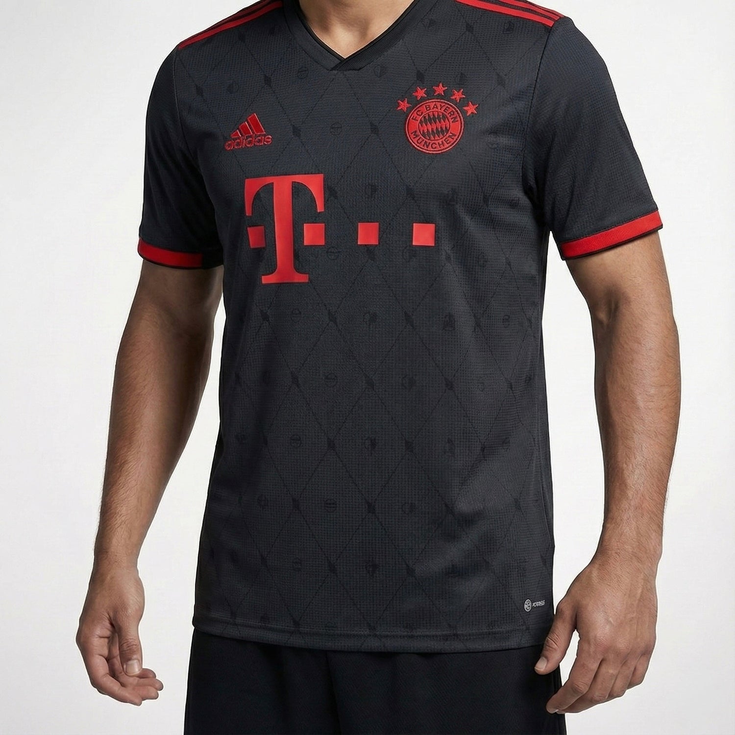 חולצת משחק באיירן מינכן שלישית 22/23 - TheFutbolistaCloset