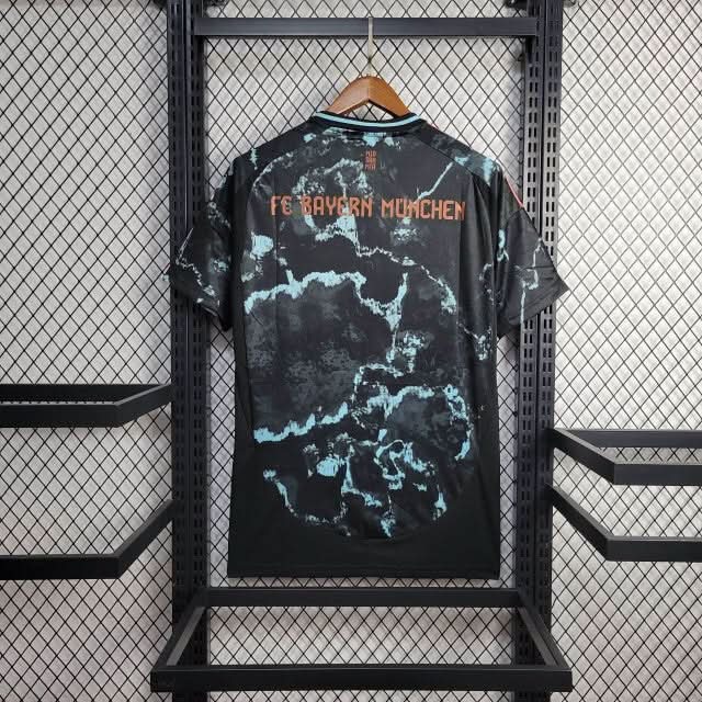 חולצת משחק רשמית באיירן מינכן חוץ 24/25 - TheFutbolistaCloset