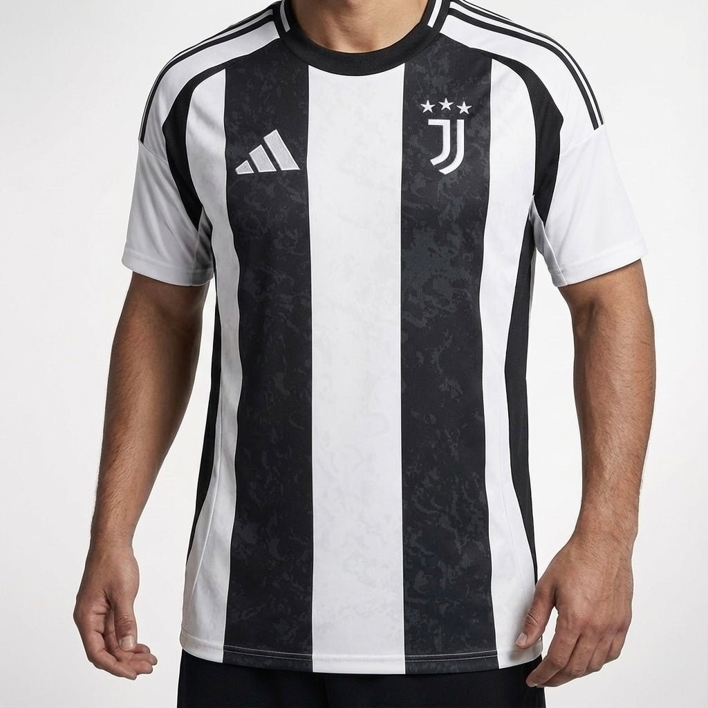 חולצת משחק יובנטוס בית 24/25 - TheFutbolistaCloset