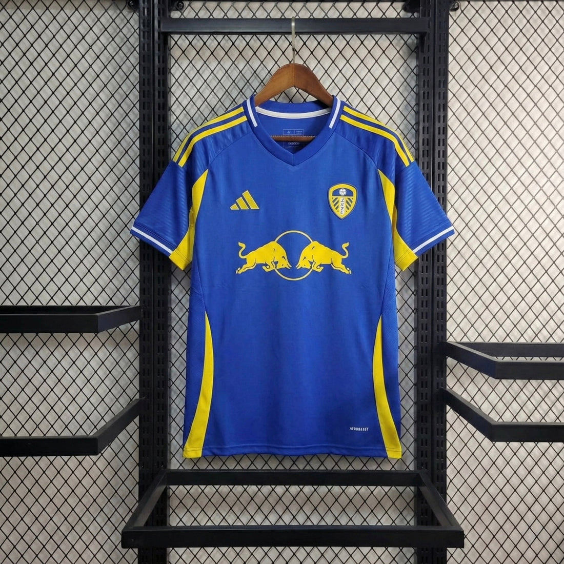 חולצת משחק לידס יונייטד חוץ 25/26 - TheFutbolistaCloset