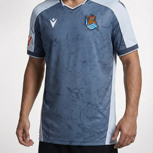 חולצת משחק רשמית ריאל סוסיאדד חוץ 25/26 - TheFutbolistaCloset